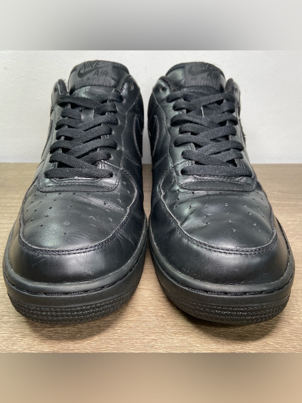 Nike Air Force 1 Low Top Mens 10.5 Triple Black Sneakers 315122-001 - Picture 2 of 13
